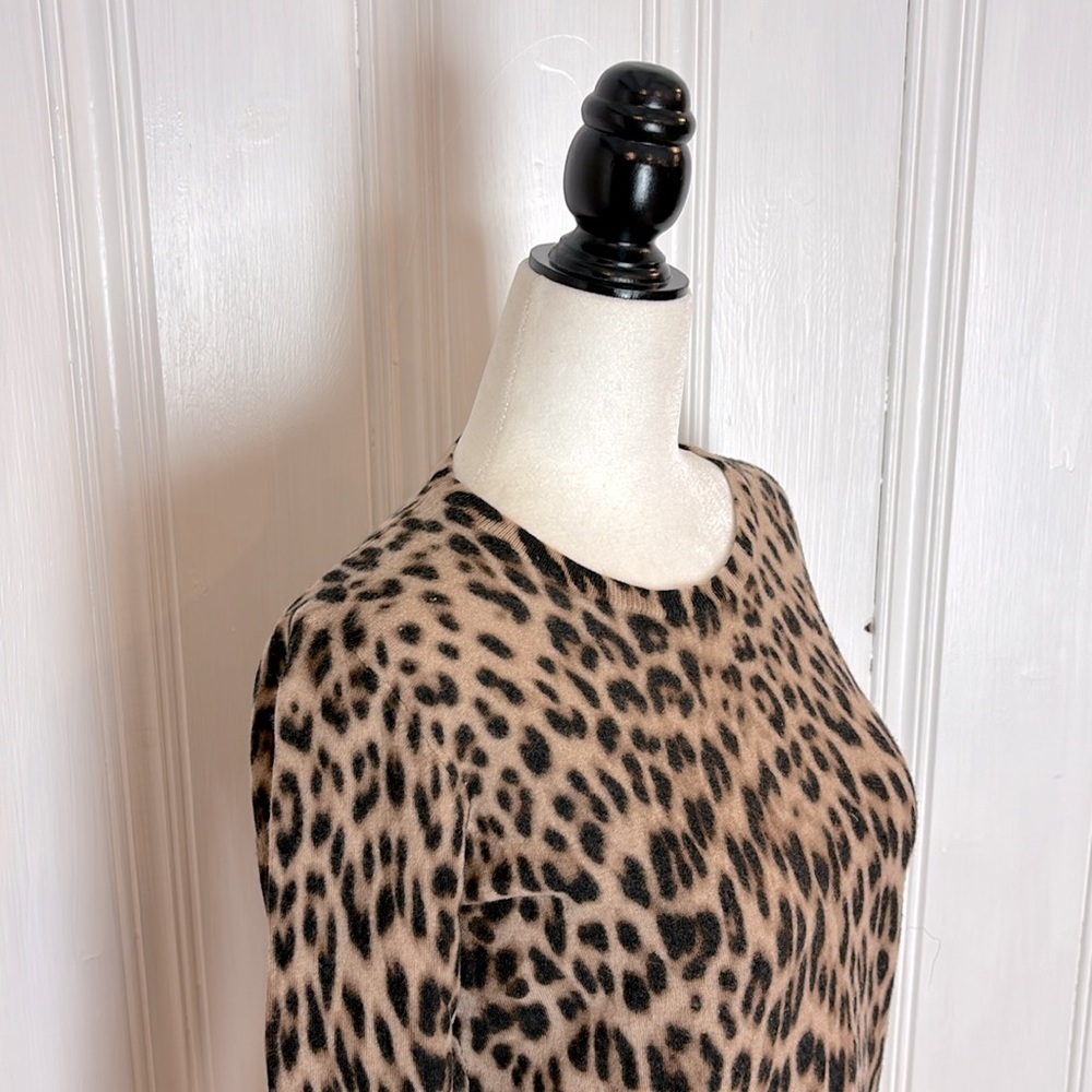 LORD & TAYLOR extra fine merino wool leopard sweeter - Picture 4 of 7